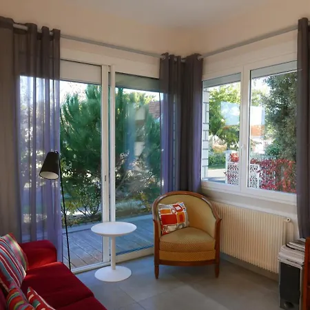 Agreable Petite Maison Avec Jardin Cloture Vakantiehuis *